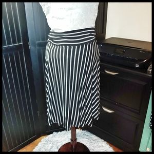 Max Studio Flowing Striped Skirt